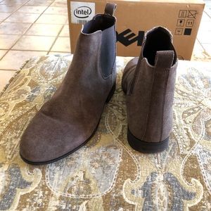 Urban Outfitters Chelsea Boots